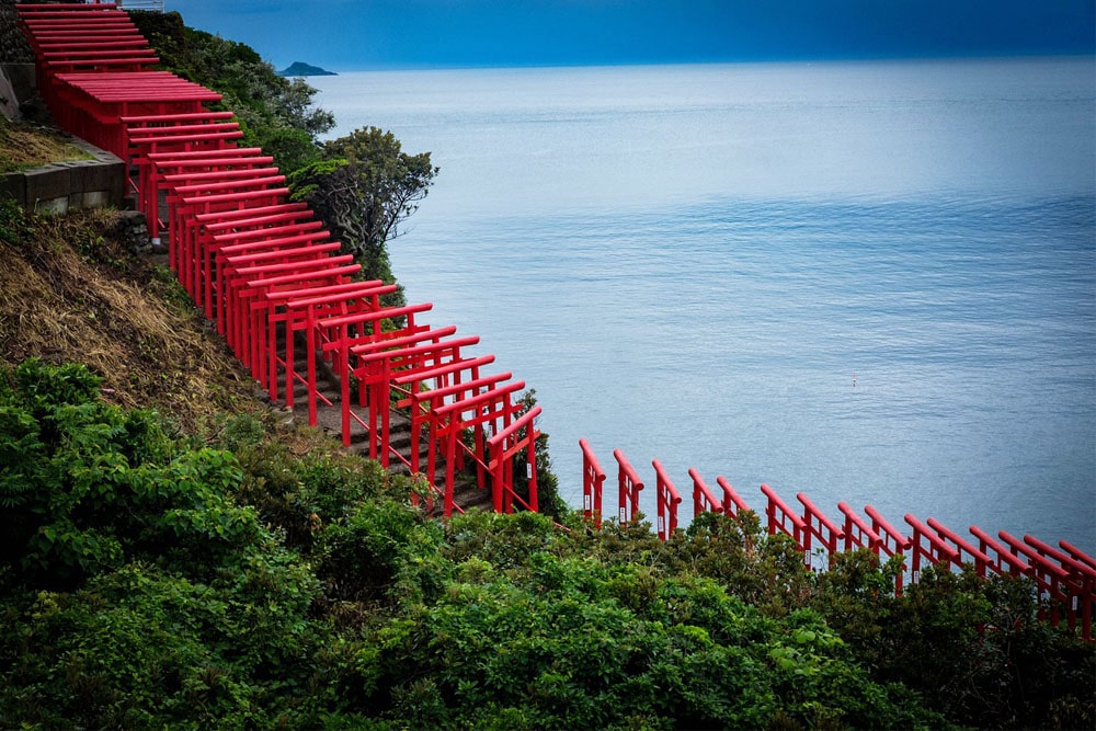 Motonosumi Inari Shrine in Yamaguchi Prefecture has 123 bright red torii gates that line the hillside path, Yamanashi prefecture