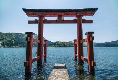 Torii gate of Hakone shrine sitting in Lake Ashinoko