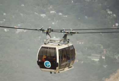 Hakone Ropeway, climbing over Mount Hakone
