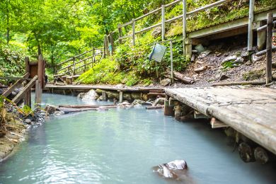 Oyunuma River Footbath, Natural footbath is milky blue water fed from Oyunuma Pond.