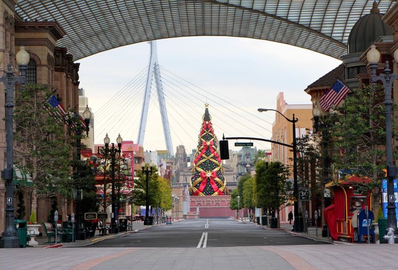 Universal Studios Japan around Christmas Tree, with a decorated Christmas Tree and the