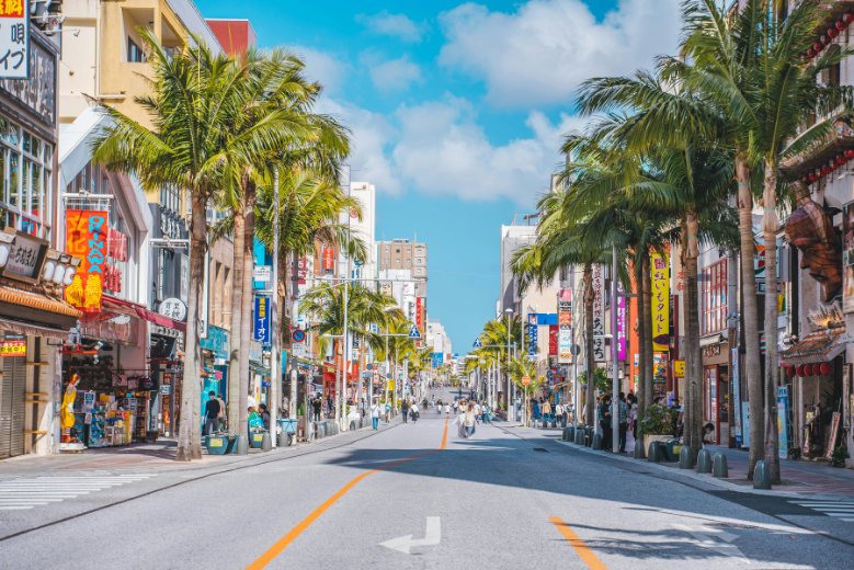 A street in Naha, on Okinawa's Main island / Okinawa Honto.