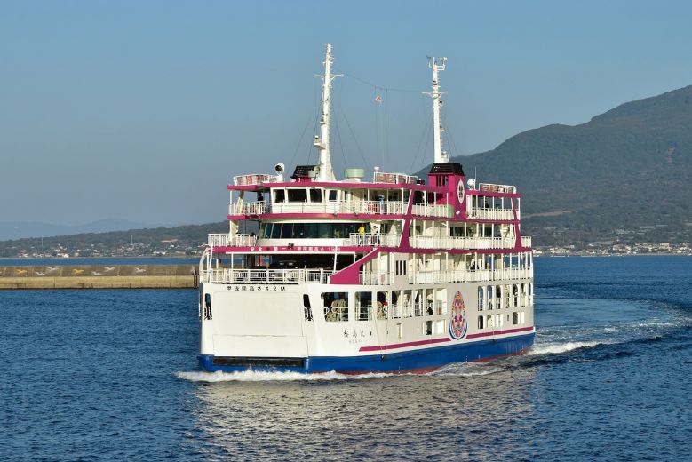 Kagoshima Ferry pulling into Kagoshima Port